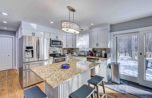 Tobyhanna House | Modern Home in ❤️ Poconos Camelback Lake 🎣 🏊‍♂️ 🎱