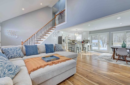Tobyhanna House | Modern Home in ❤️ Poconos Camelback Lake 🎣 🏊‍♂️ 🎱