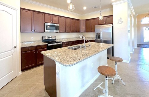 Gateway House | Modern home, mint condition. all furniture is 1 year new.