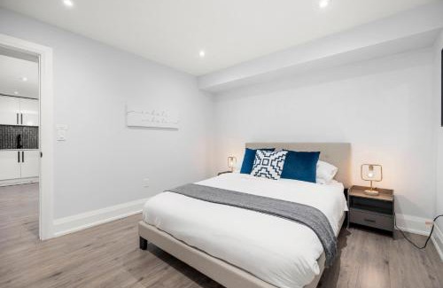 Dorset Park House | Modern Home Pool Still Open Two Fire Pits Free Parking Game Room