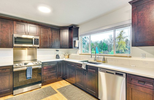 West Slope House | Modern Home w/Spacious Yard in Beaverton!