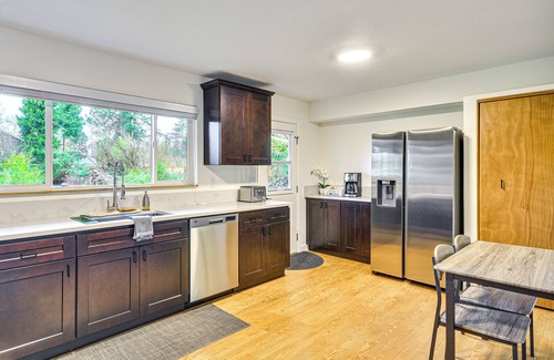 West Slope House | Modern Home w/Spacious Yard in Beaverton!