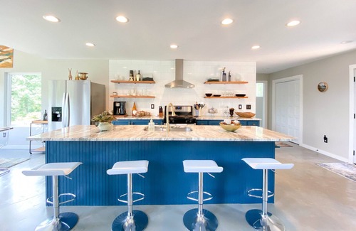 Ellijay House | Modern home, year-round mountain view, 30acres, hot tub, orchards & wineries