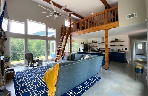 Ellijay House | Modern home, year-round mountain view, 30acres, hot tub, orchards & wineries