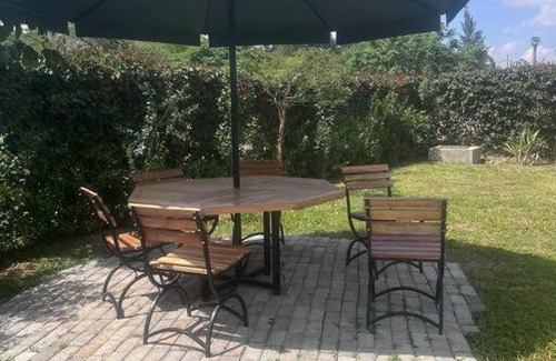 Langata Apartment | Modern &homely guest suite w/free parking in Karen