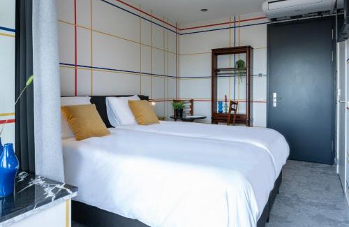 Centrum Apartment | Modern Hotel Central Tilburg, Balcony & Kitchen