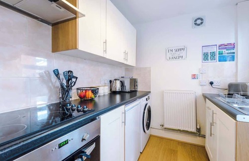 Chester Cottage | Modern house, city centre, perfect for groups!
