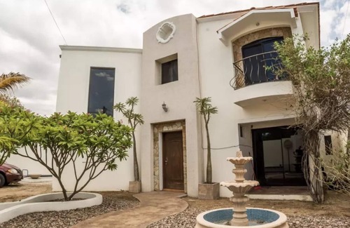 La Paz House | Modern house, downtown location, and private pool