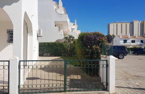 Altura House | Modern house in Altura with terrace and city view