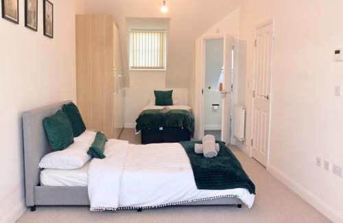 Bordesley House | Modern house in City Centre with private parking and gated property