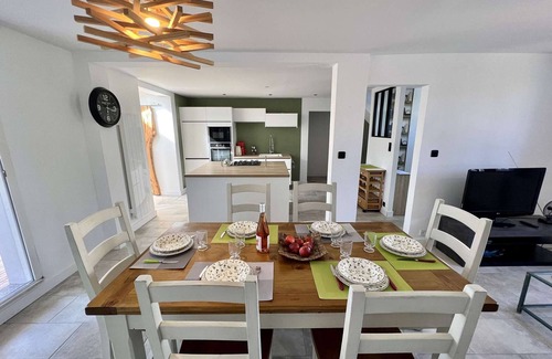 Plouhinec Villa | Modern house in Plouhinec with enclosed garden, Wifi, pets allowed, near beaches
