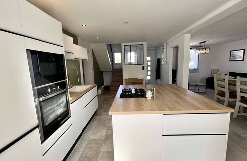 Plouhinec Villa | Modern house in Plouhinec with enclosed garden, Wifi, pets allowed, near beaches