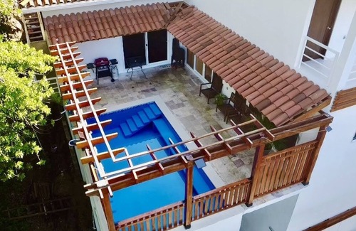 Roatan Apartment | Modern house W/3 BR, ocean view pool, fam getaway!