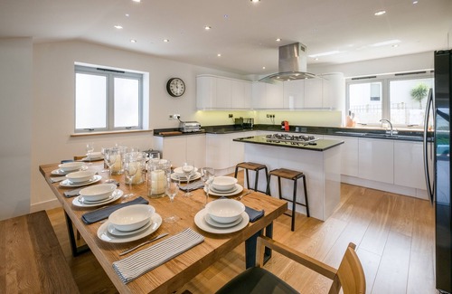 Cowes House | Modern House with amazing views sleeps 10-12