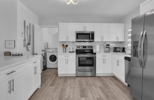 Hollywood Hills House | Modern House with Pool*15min from the Beach*airport