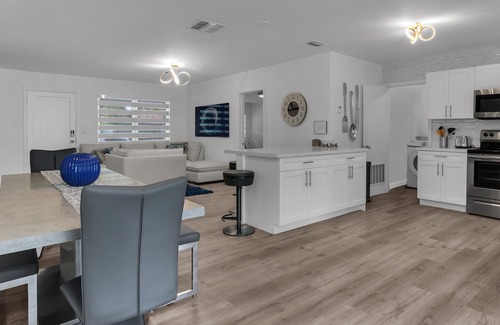 Hollywood Hills House | Modern House with Pool*15min from the Beach*airport