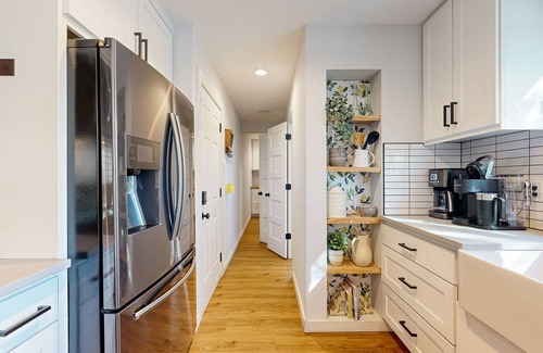 West Congress House | Modern house with private pool, hot tub, and outdoor TV close to Downtown