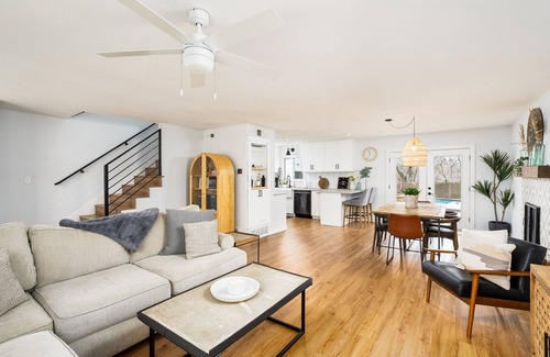 West Congress House | Modern house with private pool, hot tub, and outdoor TV close to Downtown