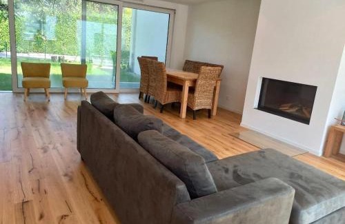 Chene-Bougeries Apartment | Modern house with private garden