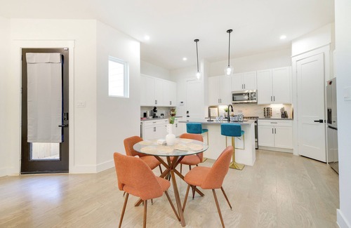 Northside House | Modern Houston Home w/Yard, 3 Mi to Toyota Center