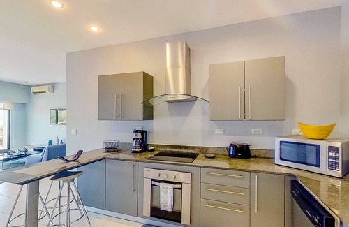 Barrio Santa Lucia Apartment | Modern Jaco Bay condo w/amazing ocean view and shared pool - close to the beach