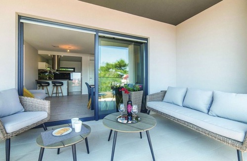 Kastel Novi Villa | Modern Kastel Villa with Private Pool, Gym, and Large Outdoor Space - Eight Bedroom Villa