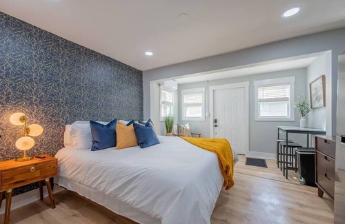 Blacksburg Villa | Modern King Studio ~ Peaceful Setting