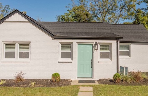 Blacksburg Villa | Modern King Studio ~ Peaceful Setting