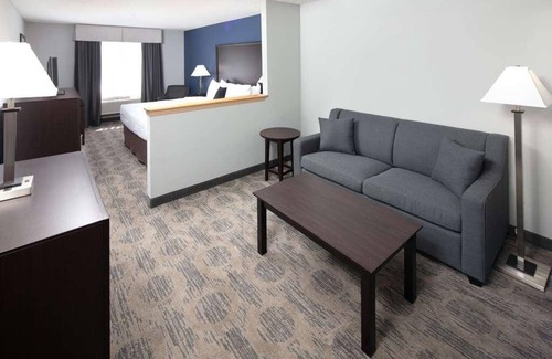 Sequim Hotel | Modern King Unit Ideal for Work Related Travel! Parking, Wi-Fi,Breakfast