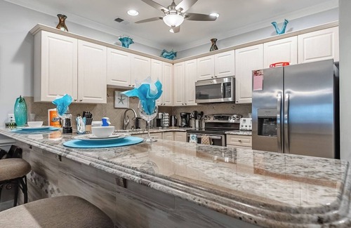 Central Myrtle Beach Apartment | Modern lake life on the first floor