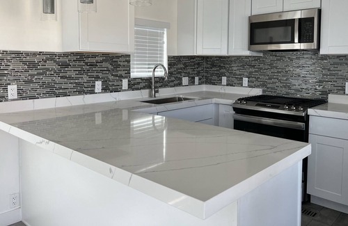 Lake Havasu City Resort | Modern Lakefront / Beachfront