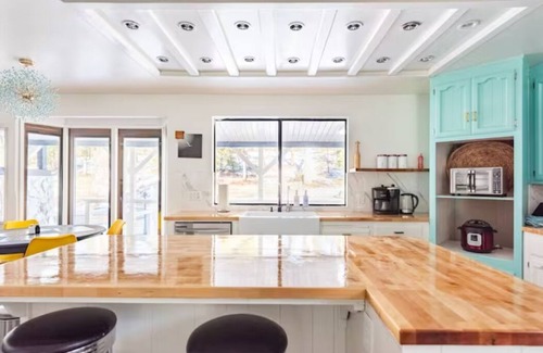Oakhurst House | Modern LakeHouse-Spacious Family Retreat Sleeps 20