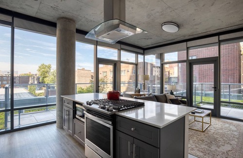 Lake View East Apartment | Modern Lakeview 2BR w/Roftop & Gym, nr Trail & Park, by Blueground