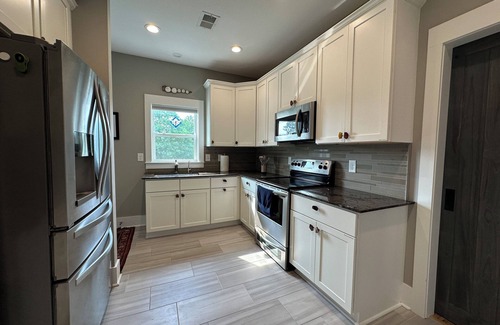 Moncks Corner Apartment | Modern Lakeview Studio/Peaceful Executive Retreat near Charleston, SC