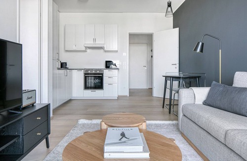 Erdberg Apartment | Modern Landstraße 1BR w/Elevator & Rooftop Pool, near U3, by Blueground