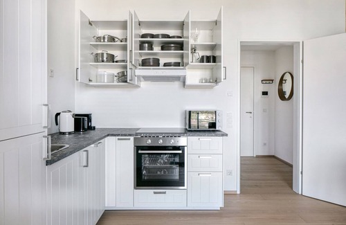 Erdberg Apartment | Modern Landstraße 1BR w/Elevator & Rooftop Pool, near U3, by Blueground