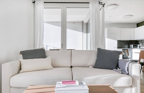 Vienna Apartment | Modern Leopoldstadt 1BR w/Rooftop & BBQ, near Metro U2, by Blueground