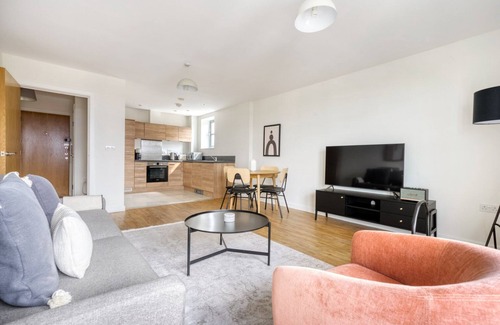 Limehouse Apartment | Modern Limehouse 1BR w/Balcony, nr Tube, by Blueground