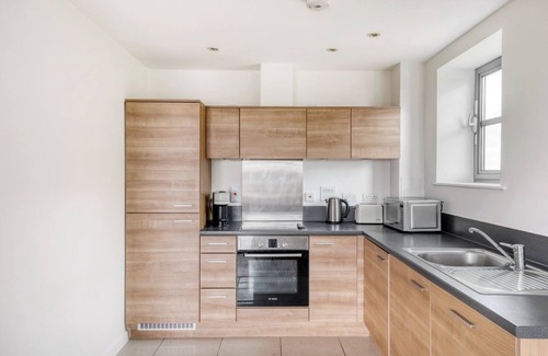 Limehouse Apartment | Modern Limehouse 1BR w/Balcony, nr Tube, by Blueground