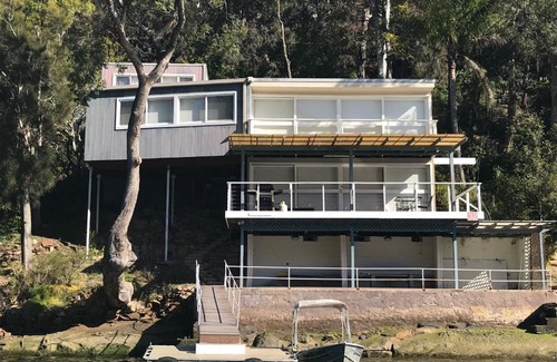 Berowra Waters House | Modern Living House with Spectacular Berowra Waters Views