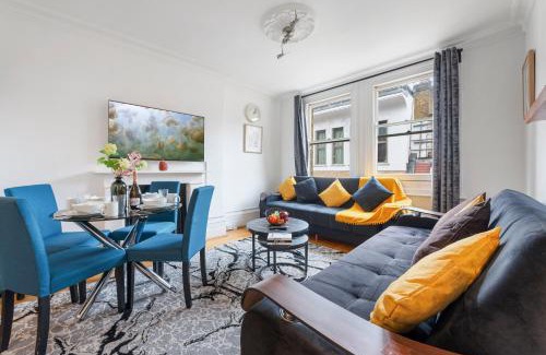 London City Centre Apartment | Modern Living in the Heart of Covent Garden! No Lift 6BC