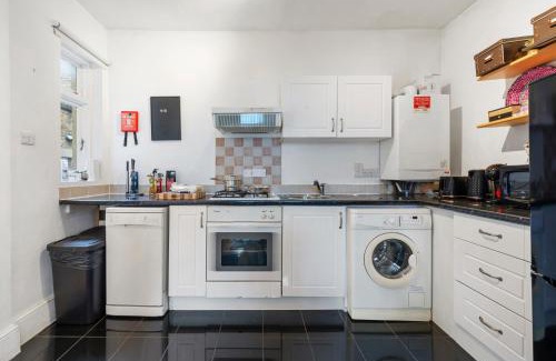 London City Centre Apartment | Modern Living in the Heart of Covent Garden! No Lift 6BC