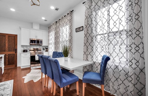 Metropolitan House | Modern Living in Thomas Square! Centrally located to Downtown & Tybee Island!