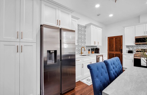 Metropolitan House | Modern Living in Thomas Square! Centrally located to Downtown & Tybee Island!