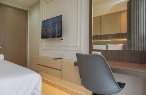 Pantai Indah Kapuk Apartment | Modern Look and Comfy 2BR Gold Coast Apartment By Travelio