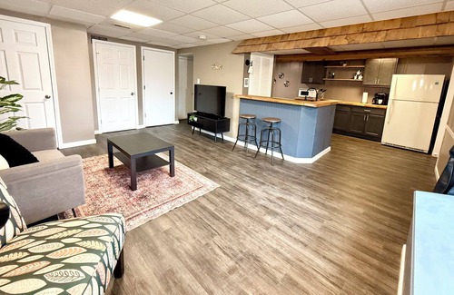 Festus House | Modern Lower-Level Apartment in the Heart of Festus