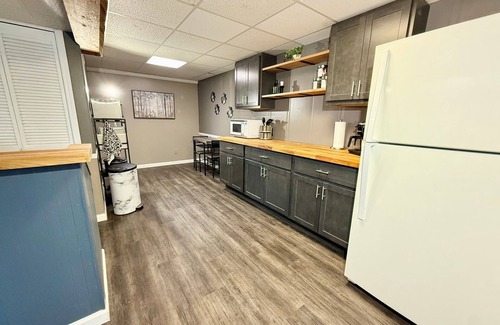 Festus House | Modern Lower-Level Apartment in the Heart of Festus