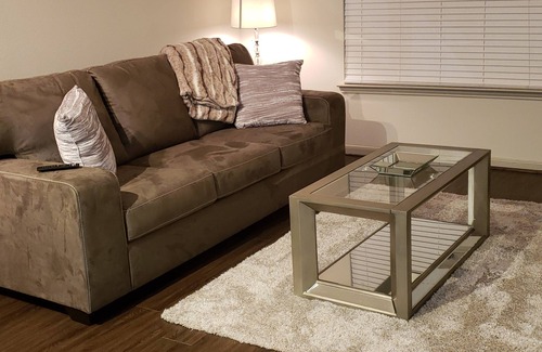 Spring Branch West Apartment | Modern Lux 1Bdrm Apt minutes from Galleria Mall