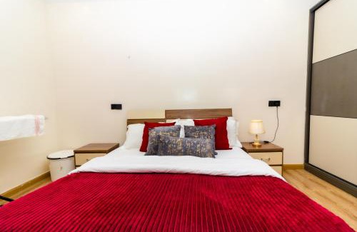 Thompson Estate Apartment | Modern luxe 2 BED Apt with pool & Gym