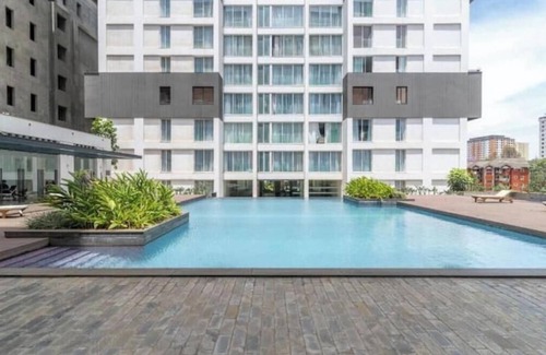 Central Business District Apartment | Modern Luxe 2bd w/pool/gym/steam